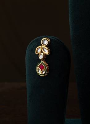 Kundan Necklace Set with Meenakari Detailing 3