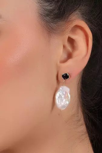 Black onyx with pearl drop earring