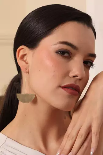 Bold gold open hoop earring