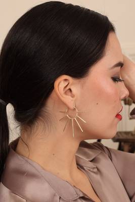 Artistic sun rays gold earring 2