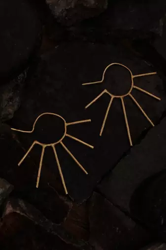Artistic sun rays gold earring