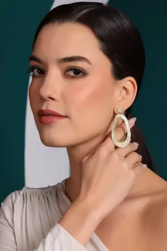 Textured matt gold danglers