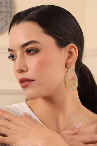 Textured matt gold danglers
