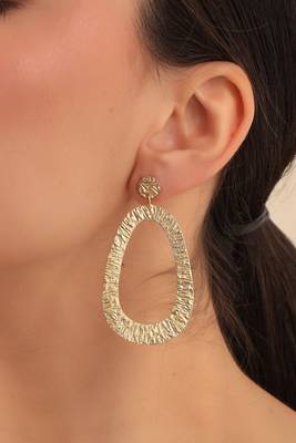 Textured matt gold danglers 4