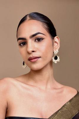 Noor crescent earrings- black onyx 1