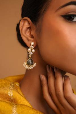 Gauhar earring- labradorite 1