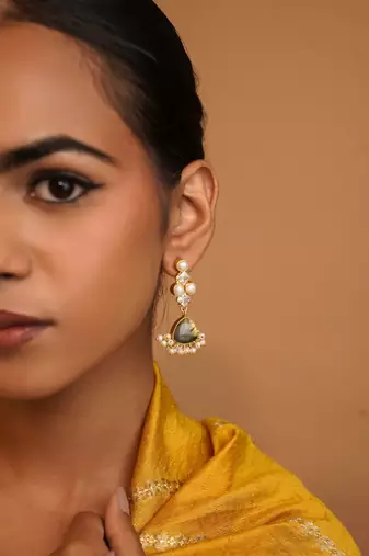 Gauhar earring- labradorite