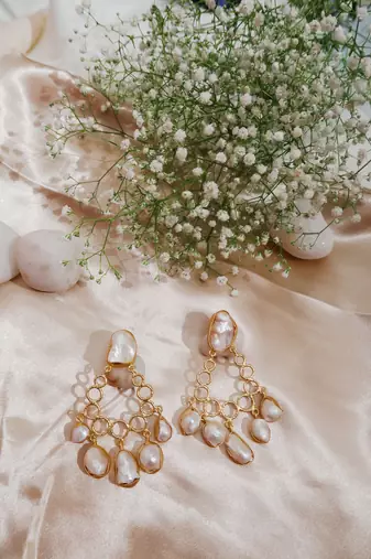 Fresh water pearl chain dangelrs