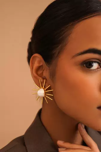 Artistic fresh water pearl  stud