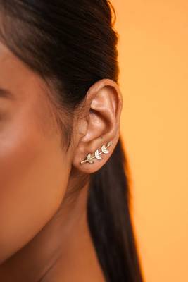 Enchannted gold leaf climber stud earring 4