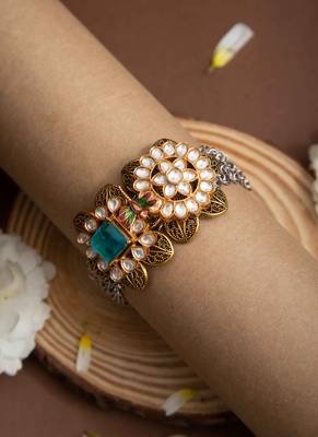 Kundan & Emerald Dual Motif Bracelet with Antique Silver Chain 1