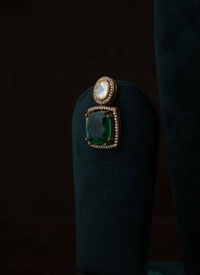 Royal Kundan & Green Stone Choker Necklace Set 3