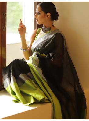 Handmade bhagalpuri linen saree with contrast border in black shade with blouse piece 2