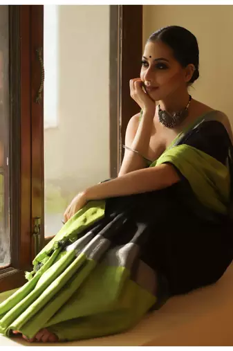Handmade bhagalpuri linen saree with contrast border in black shade with blouse piece