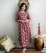 Jaipuri women's rayon round neck 3/4 sleeve beautiful floral printed nayra cut kurti with pant