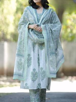Jaipuri white and green cotton printed kurta with pant and dupatta 3