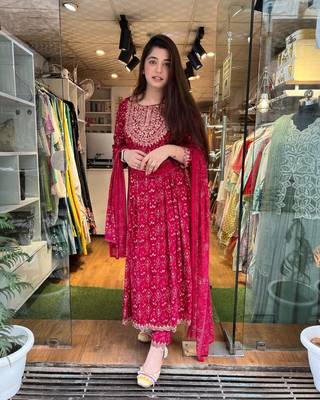 Jaipuri red embroidered naira cut indian pakistani salwar kameez kurti pant dupatta set 2