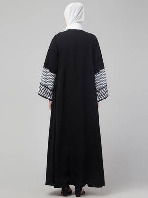 Elegant Black Front Zip Abaya with Patterned Bell Sleeves 2