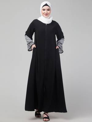 Elegant Black Front Zip Abaya with Patterned Bell Sleeves 3