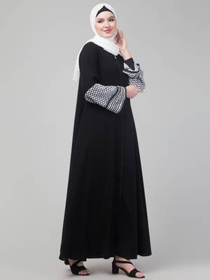 Elegant Black Front Zip Abaya with Patterned Bell Sleeves 4