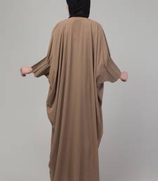 Beige pintucks cey fabric kaftan abaya with hijab