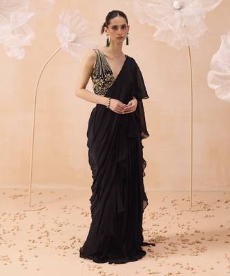 Black ruffle set 1