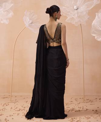 Black ruffle set 2