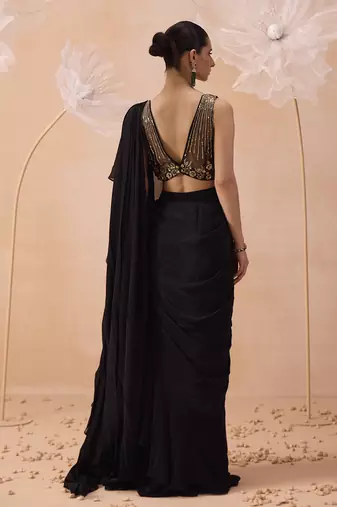 Black ruffle set