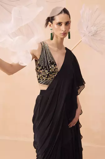 Black ruffle set