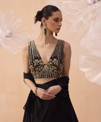 Black ruffle set 4