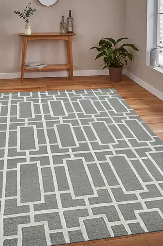 Saraswati global  wool area rug, 4x6 feet, luxury rug, ideal for bedroom, living room, anti slip backing carpet.