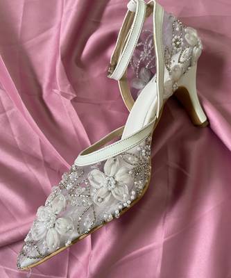 White hand embroidery net and embroidery heels 5
