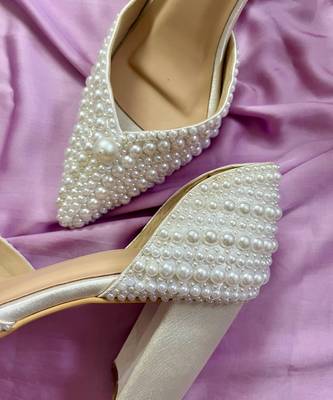 White pearls satin leather heels 4