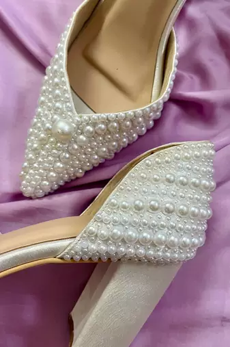 White pearls satin leather heels