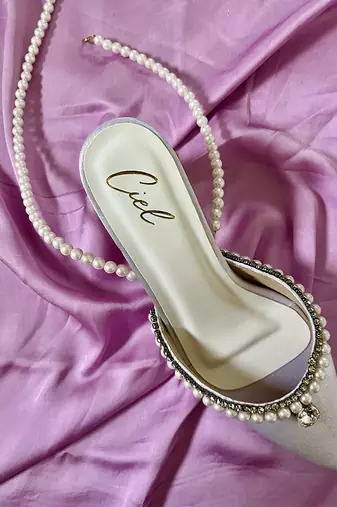 Grey pearls satin leather heels