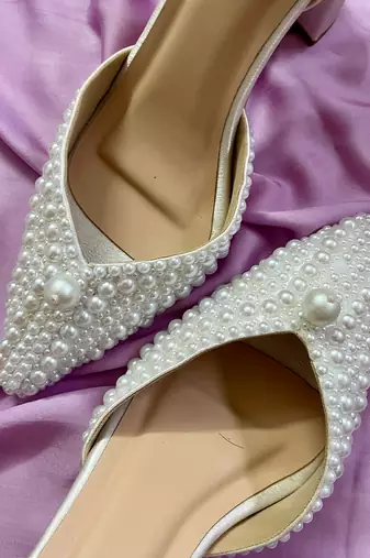 White pearls satin leather heels