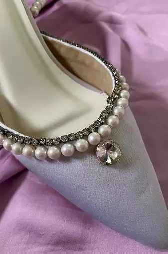 Grey pearls satin leather heels