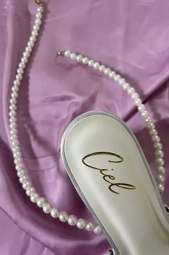 Grey pearls satin leather heels