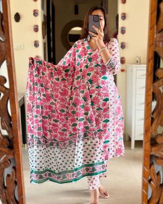 Elegance white pink color floral kurti pant set for women 1