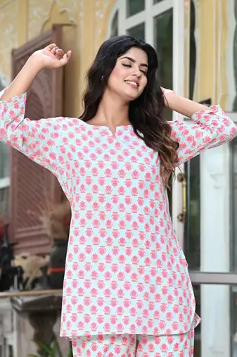 Light pink floral print lounge wear set night suit dress pyjama co ord set for summer night pj
