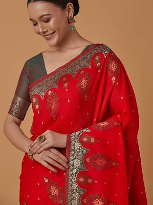 Red banarasi silk blend saree with zari woven work 3