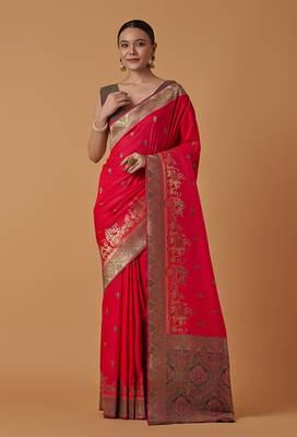Pink banarasi silk blend saree with dulha dulhan zari woven detailing 1