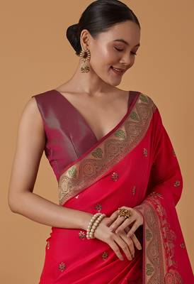 Pink banarasi silk blend saree with dulha dulhan zari woven detailing 3