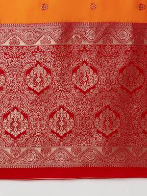 Amber banarasi silk blend saree with dulha dulhan zari woven detailing 5