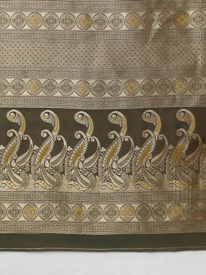 Red banarasi silk blend saree in with paisley zari pallu 5