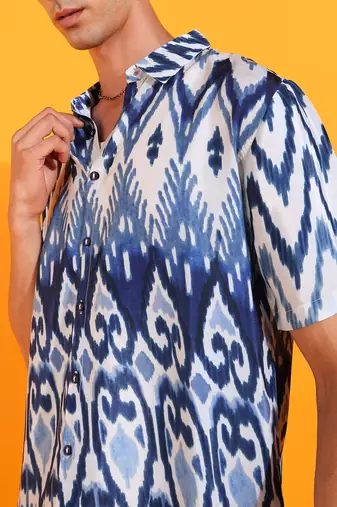 Men's polyester geomatrical printed regular shirt (blue)