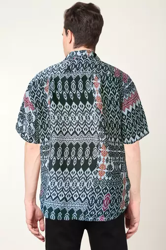 Men's polyester geomatrical printed regular shirt (black)