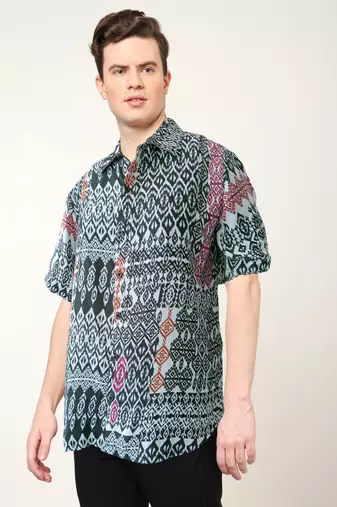 Men's polyester geomatrical printed regular shirt (black)
