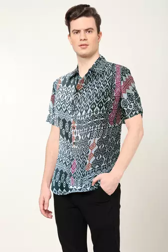 Men's polyester geomatrical printed regular shirt (black)