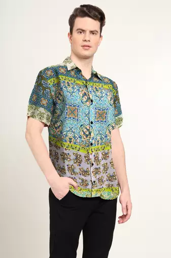 Men's polyester floral placement printed regular shirt (multi)